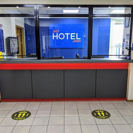 247Hotel.Com Oldham Bagian luar foto
