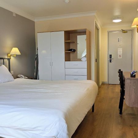 247Hotel.Com Oldham Bagian luar foto