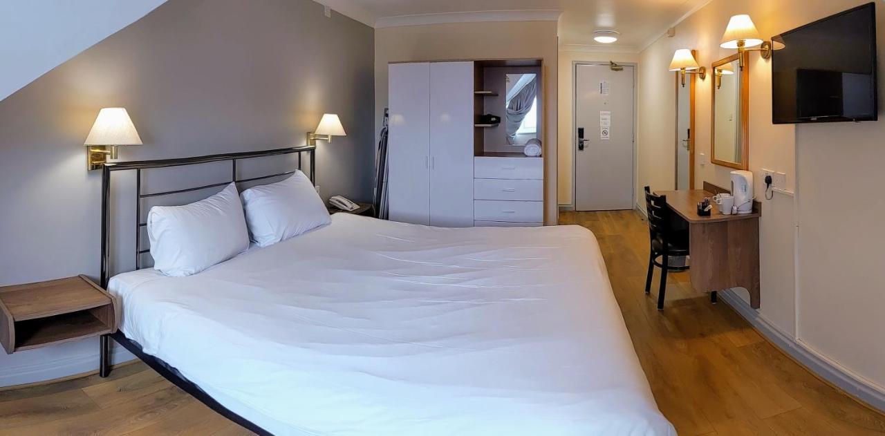 247Hotel.Com Oldham Bagian luar foto