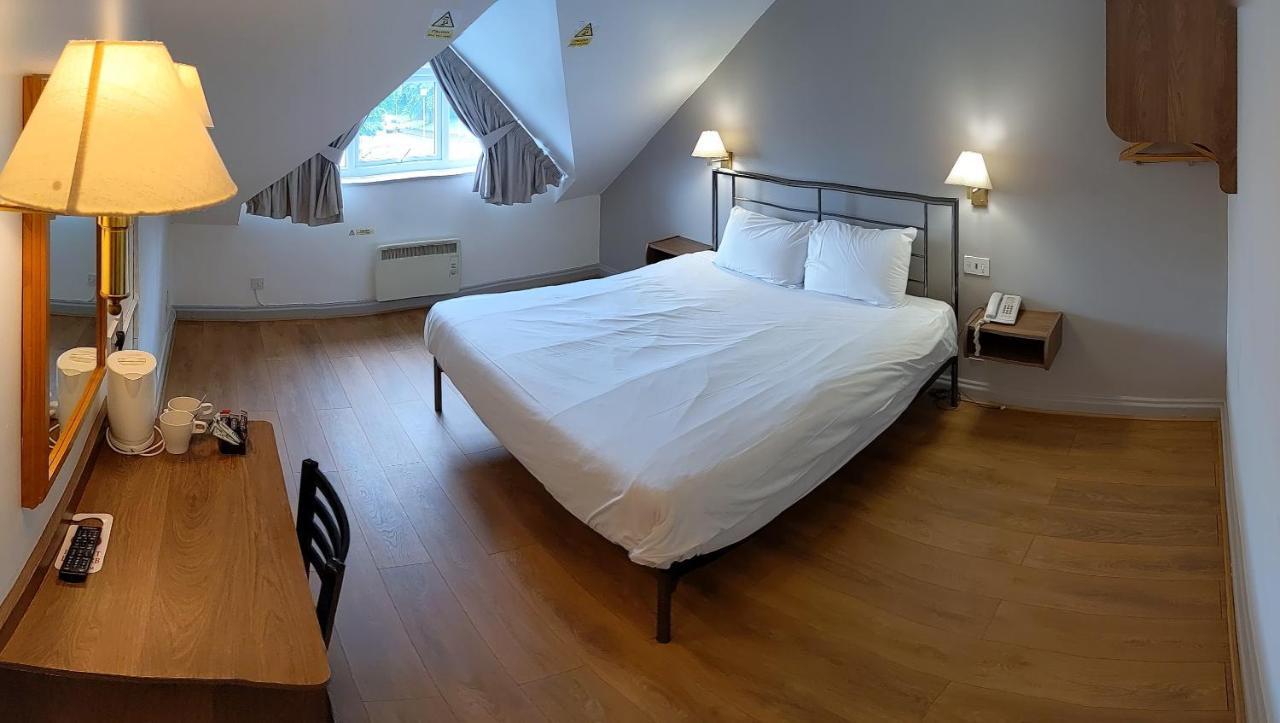 247Hotel.Com Oldham Bagian luar foto