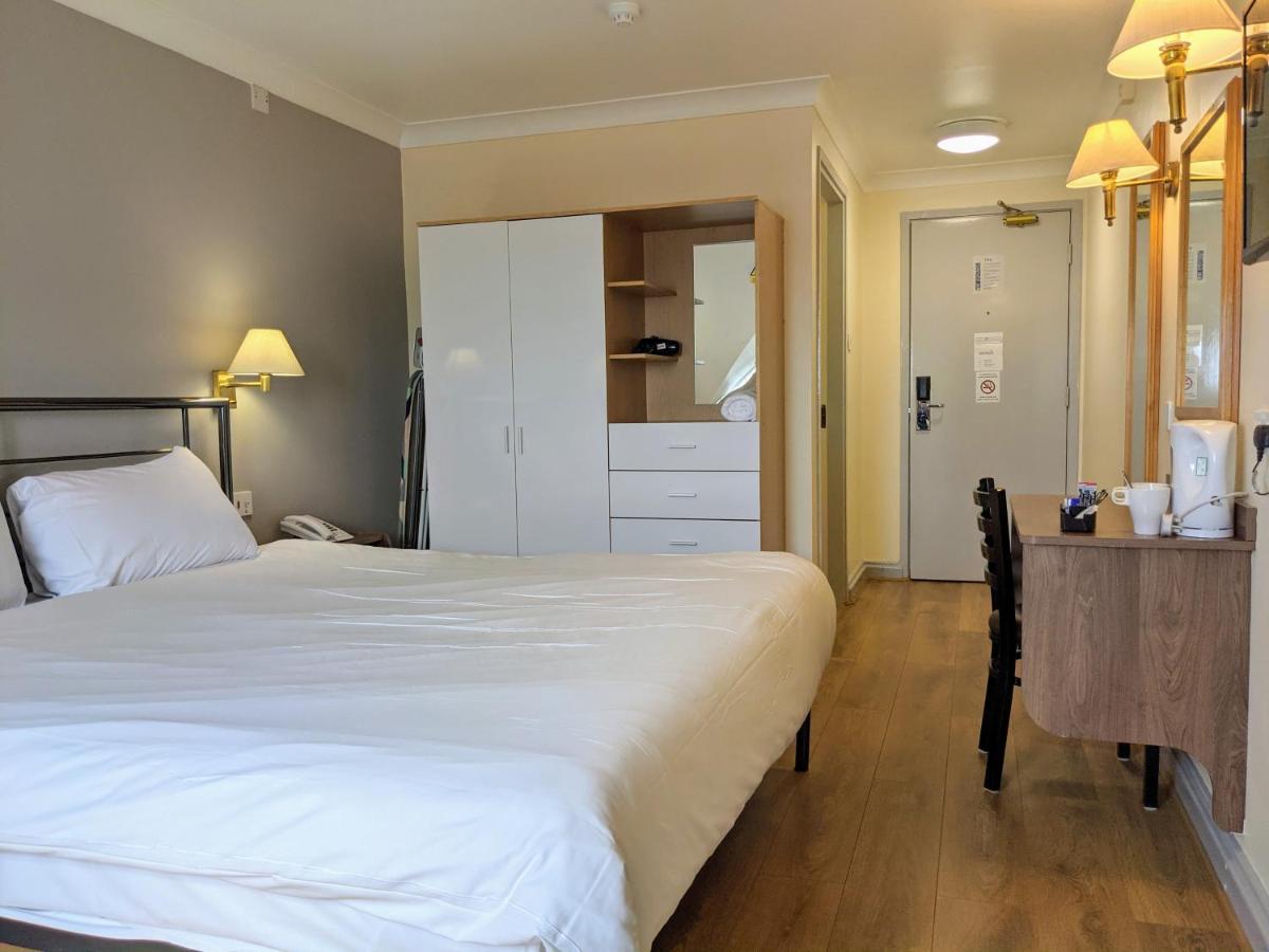 247Hotel.Com Oldham Bagian luar foto