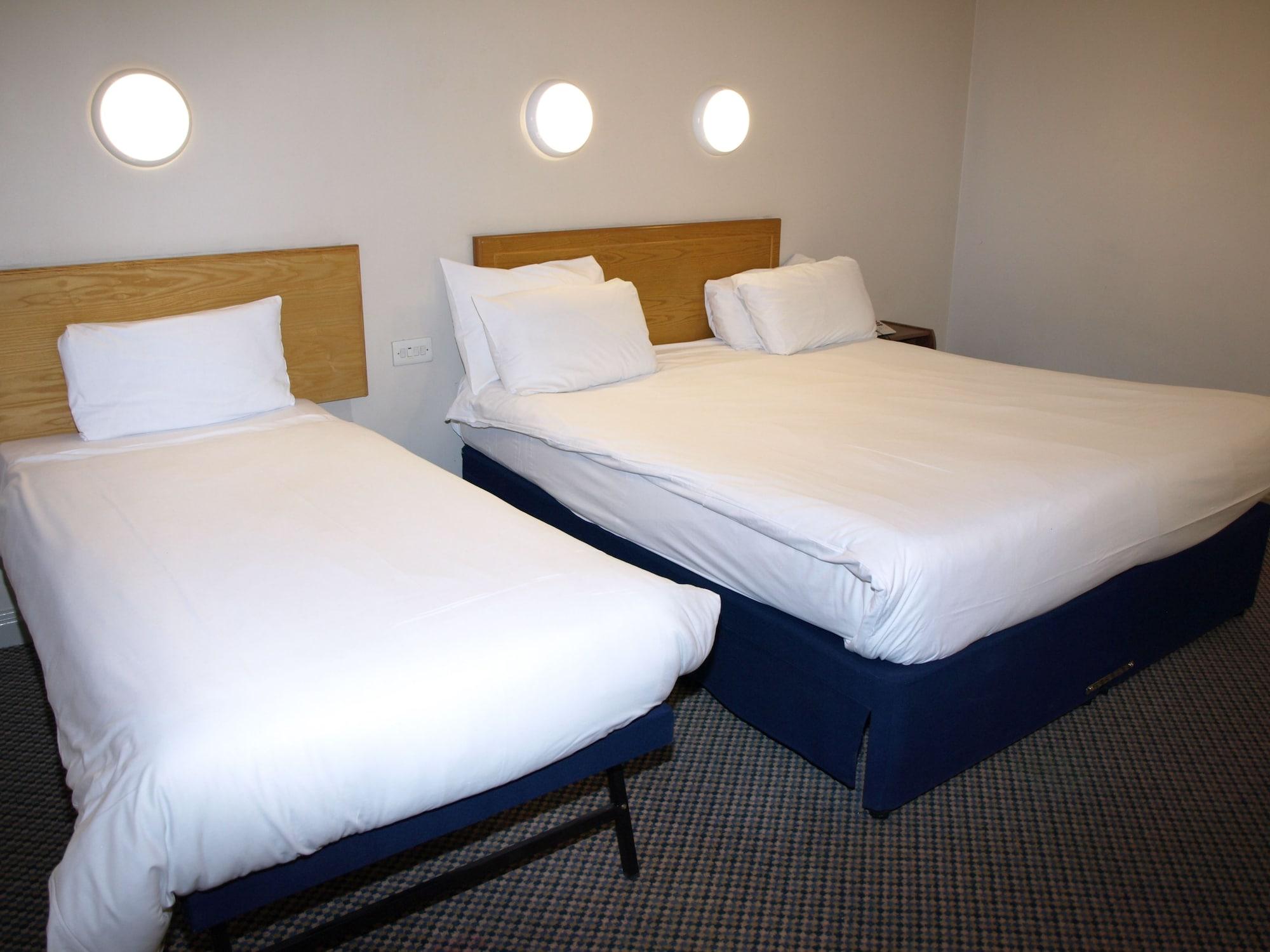 247Hotel.Com Oldham Bagian luar foto
