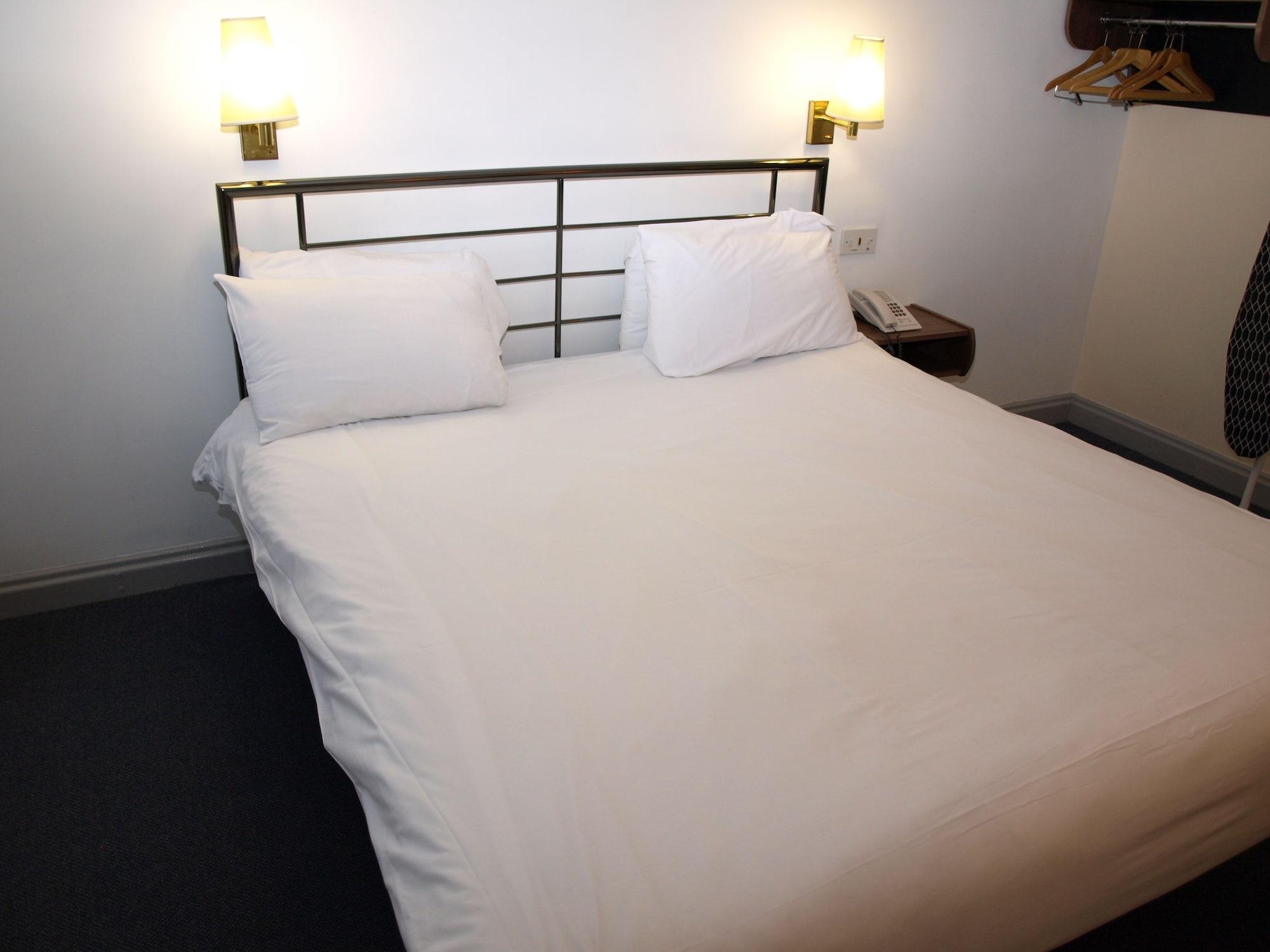 247Hotel.Com Oldham Bagian luar foto
