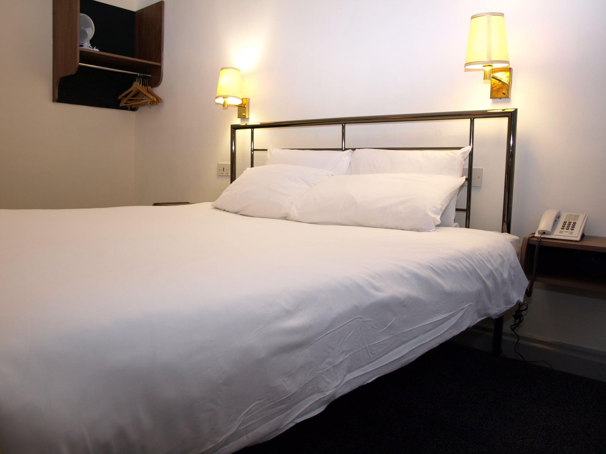 247Hotel.Com Oldham Bagian luar foto