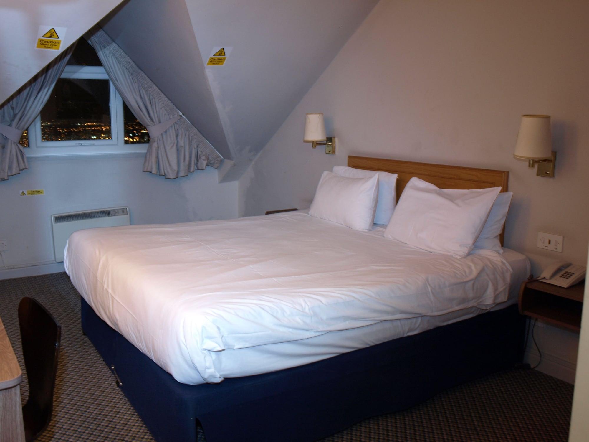 247Hotel.Com Oldham Bagian luar foto