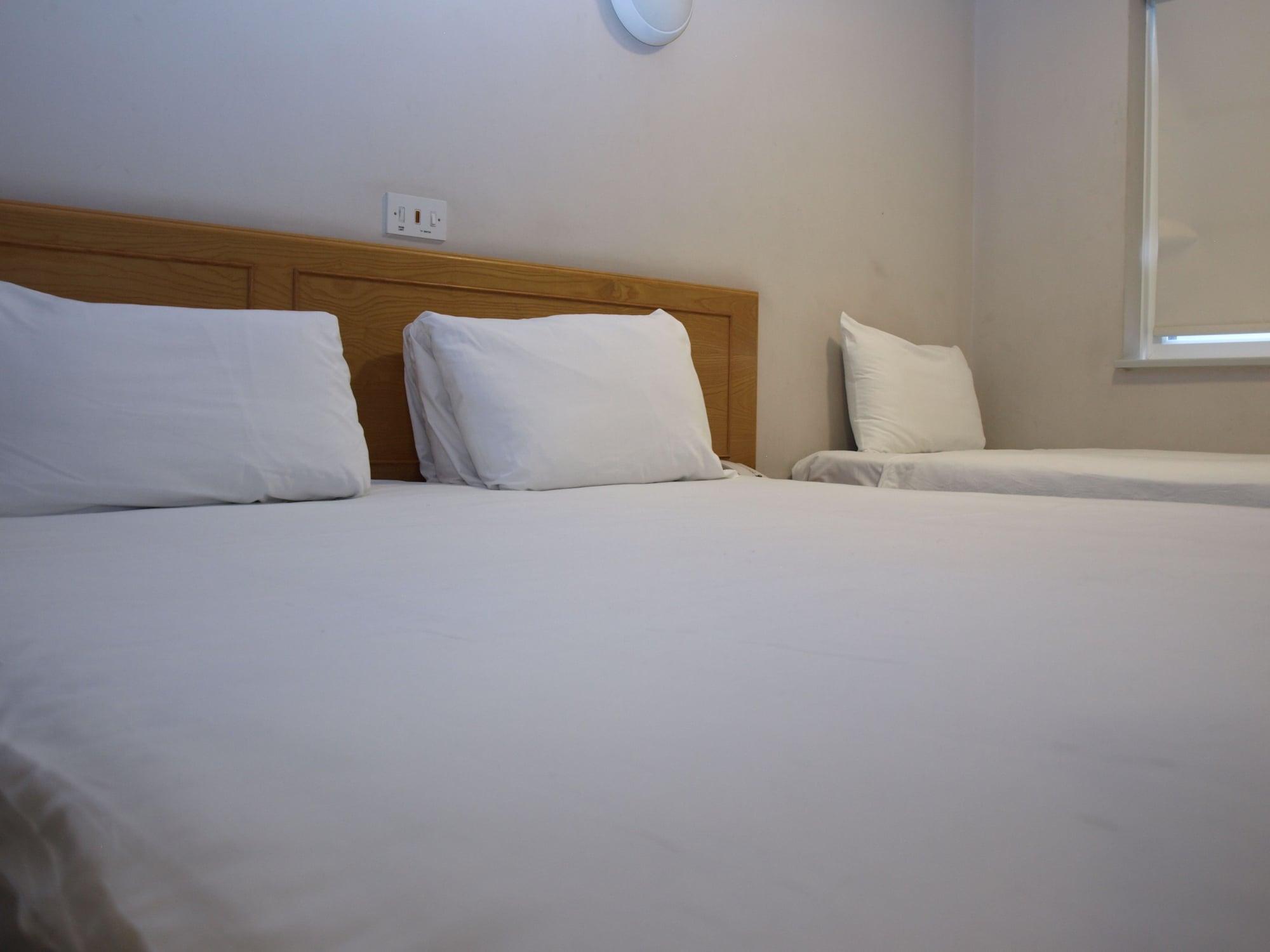 247Hotel.Com Oldham Bagian luar foto