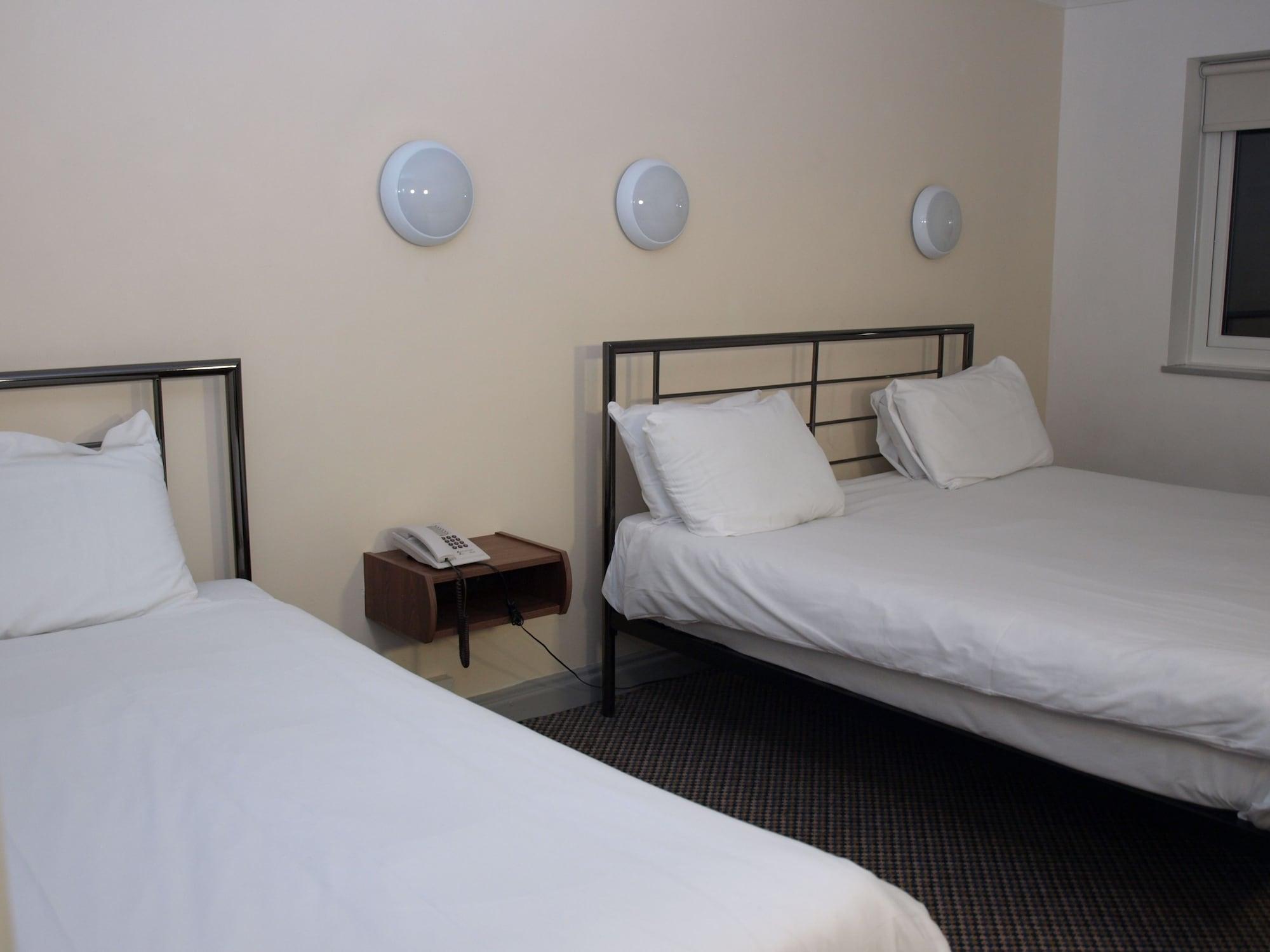 247Hotel.Com Oldham Bagian luar foto