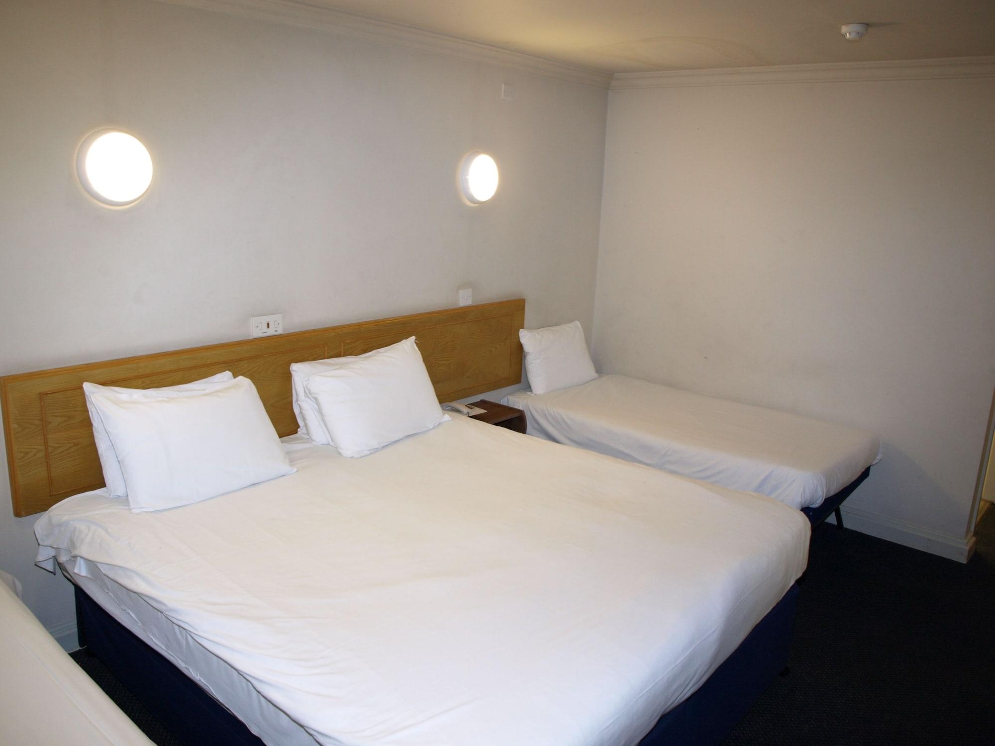 247Hotel.Com Oldham Bagian luar foto
