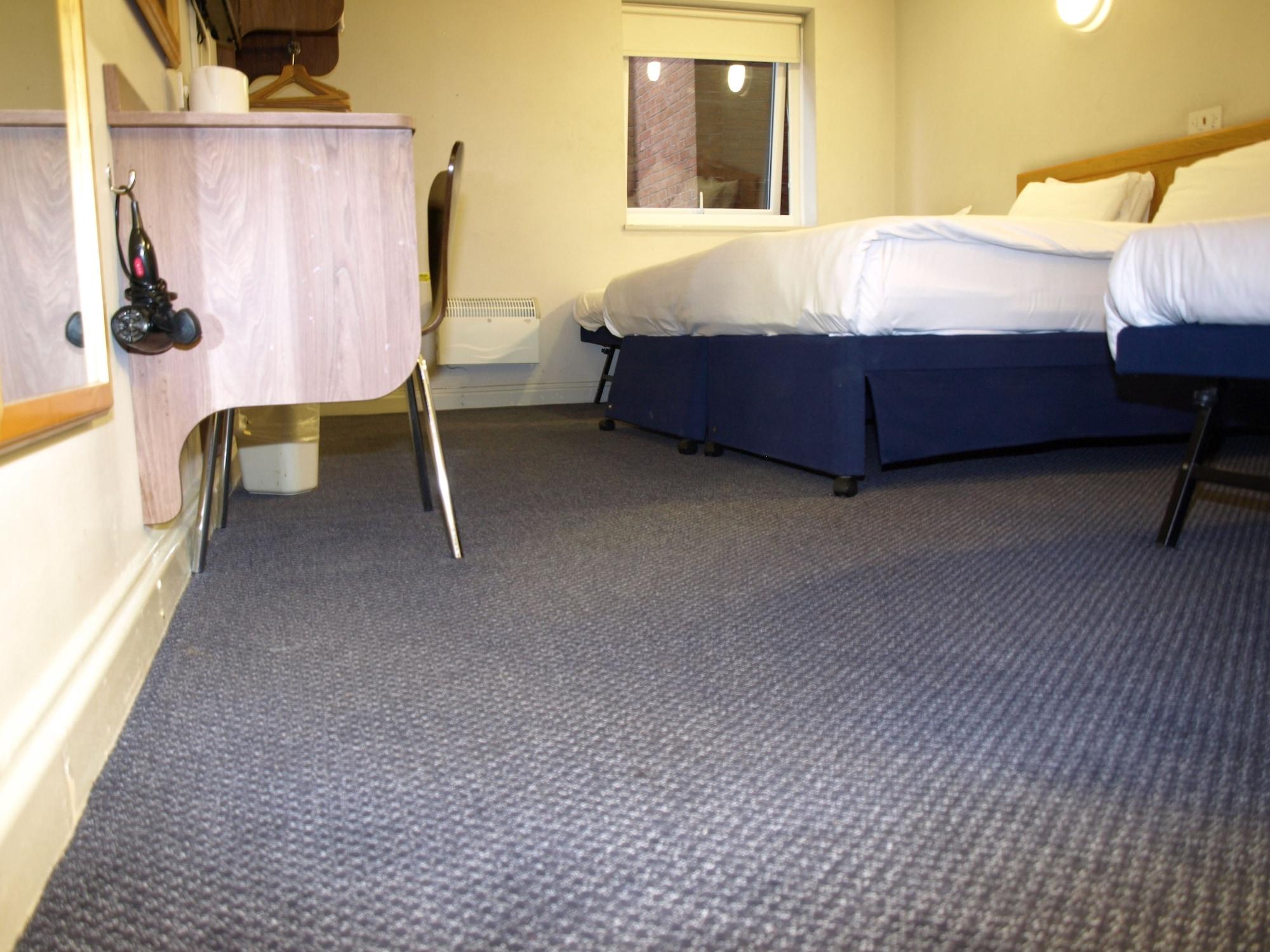 247Hotel.Com Oldham Bagian luar foto