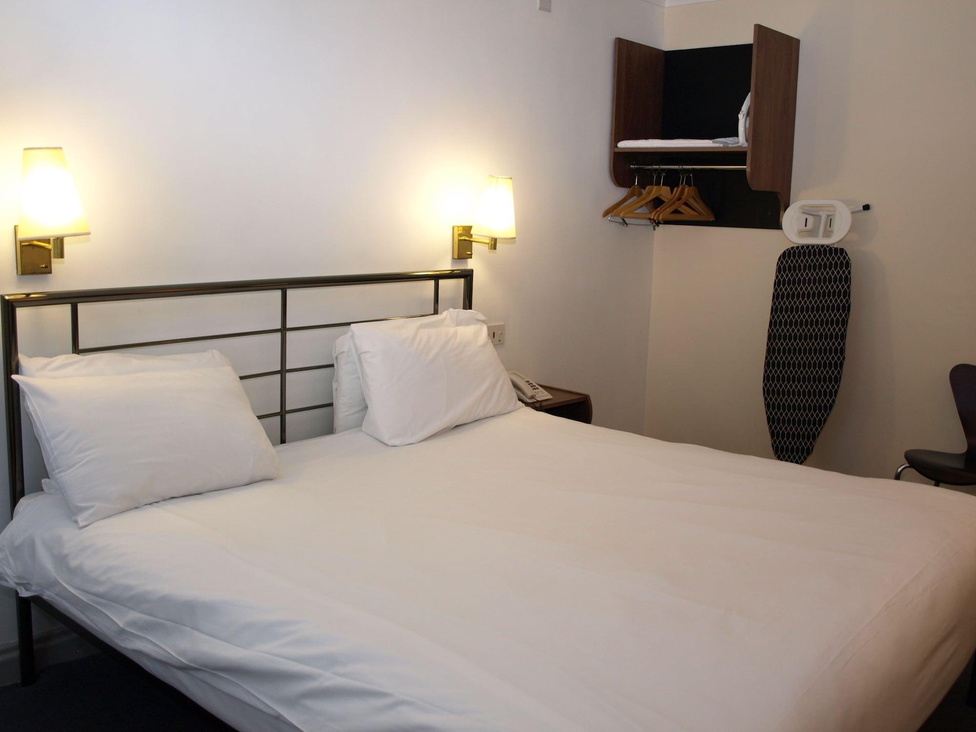 247Hotel.Com Oldham Bagian luar foto