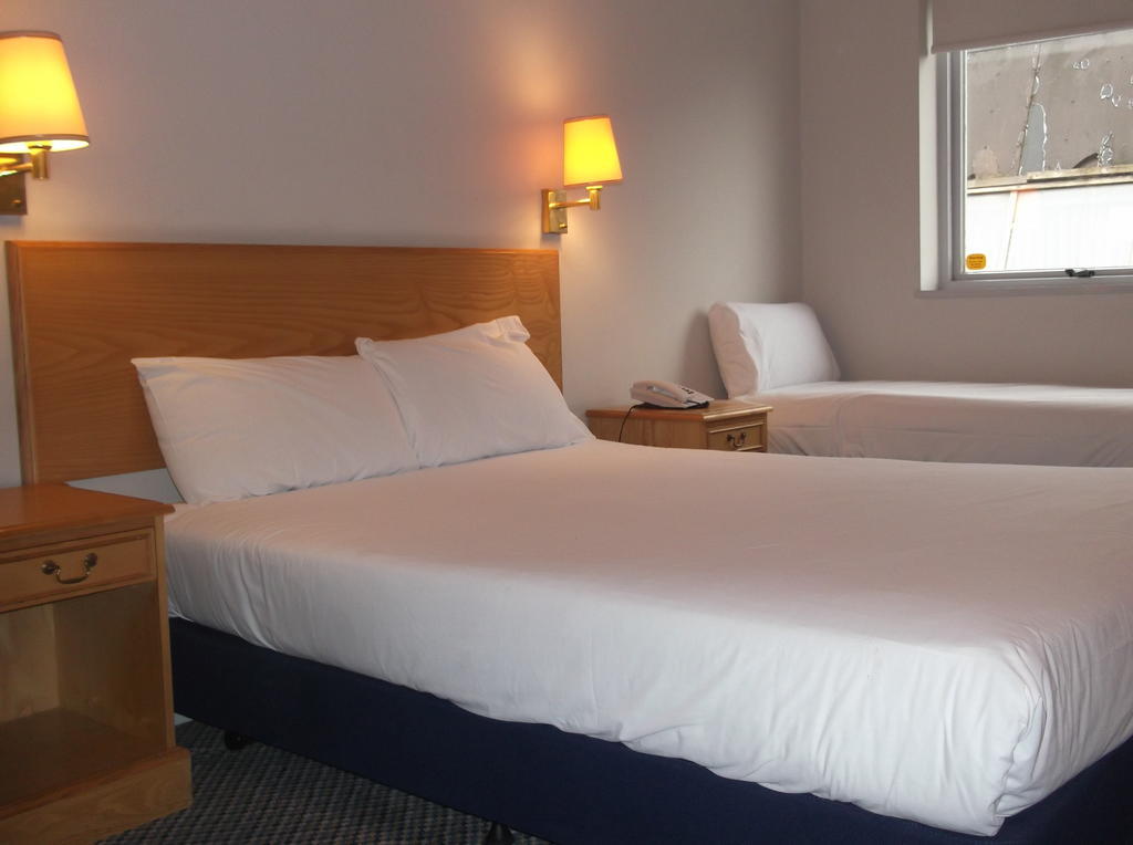 247Hotel.Com Oldham Bagian luar foto