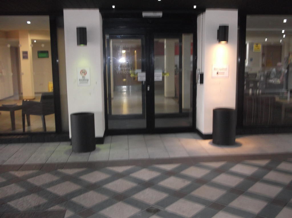 247Hotel.Com Oldham Bagian luar foto