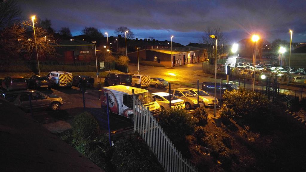 247Hotel.Com Oldham Bagian luar foto