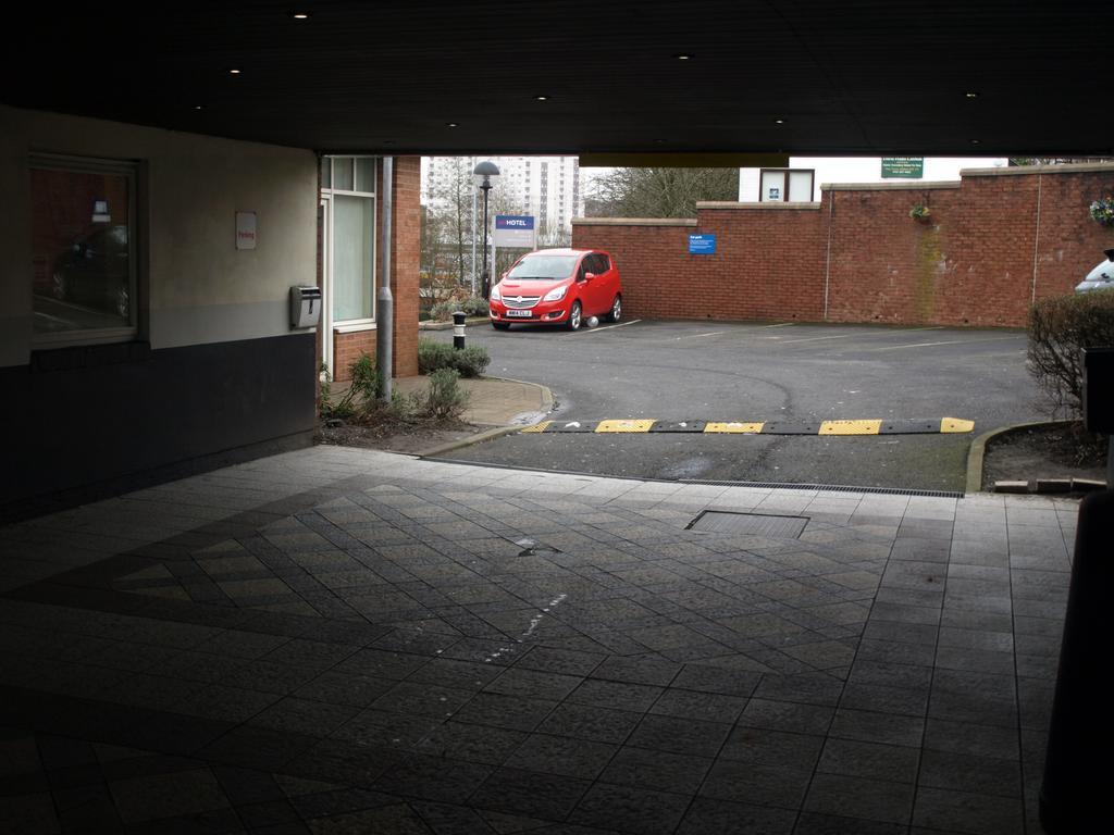 247Hotel.Com Oldham Bagian luar foto