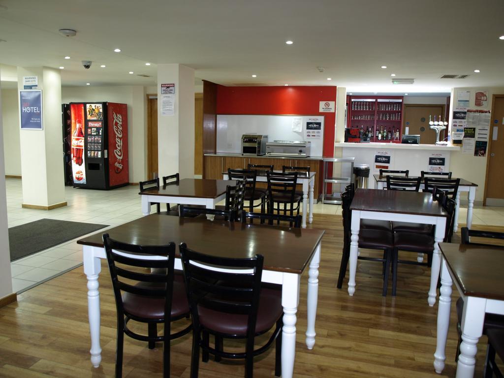 247Hotel.Com Oldham Bagian luar foto