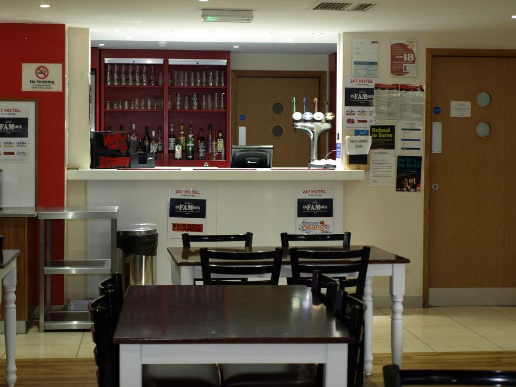 247Hotel.Com Oldham Bagian luar foto