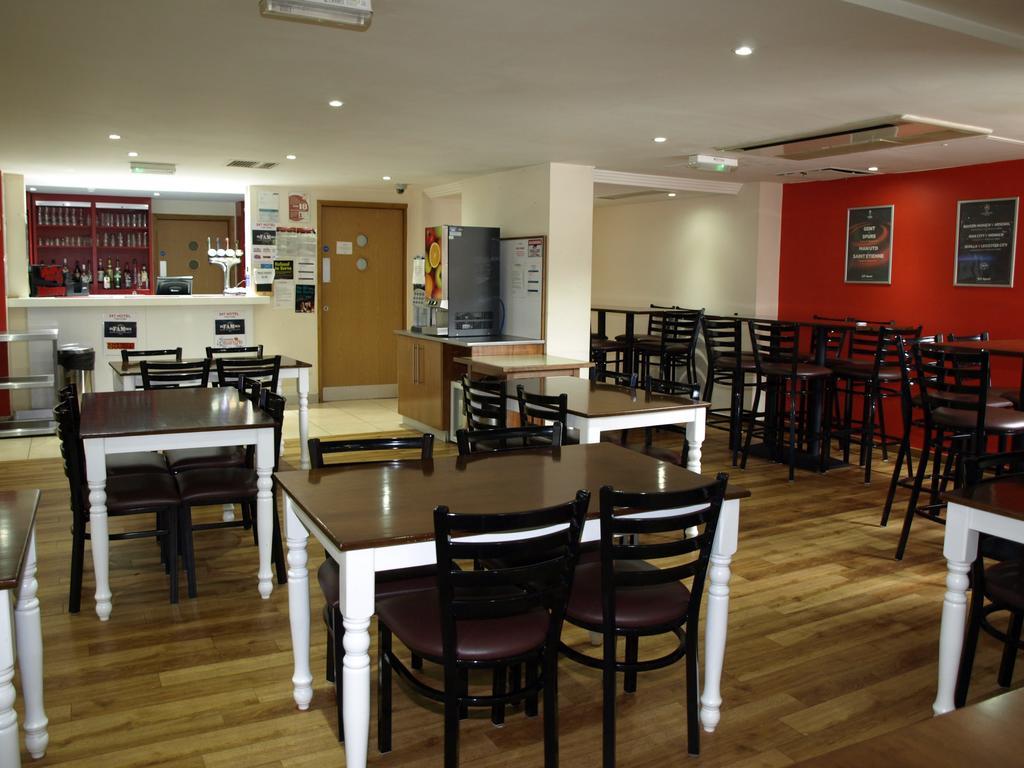 247Hotel.Com Oldham Bagian luar foto
