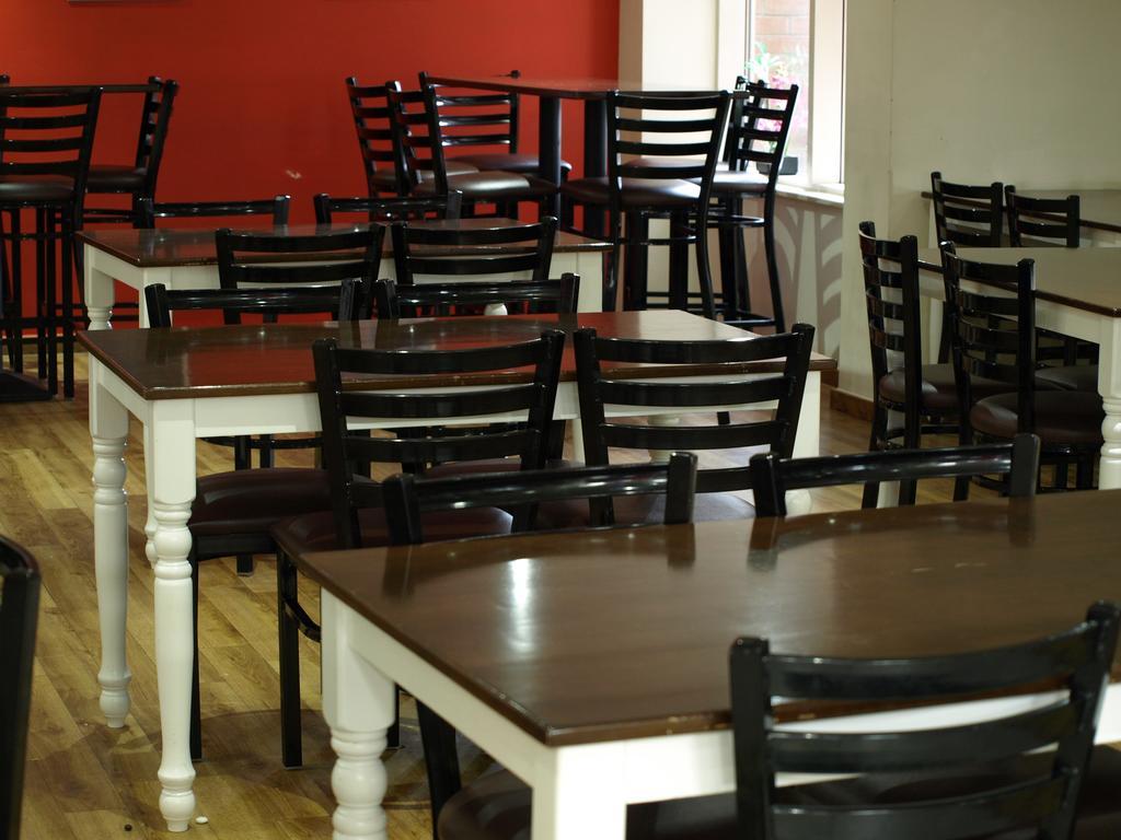 247Hotel.Com Oldham Bagian luar foto