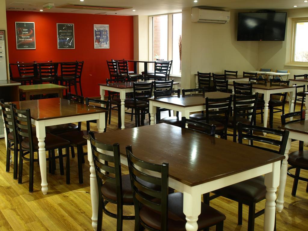 247Hotel.Com Oldham Bagian luar foto