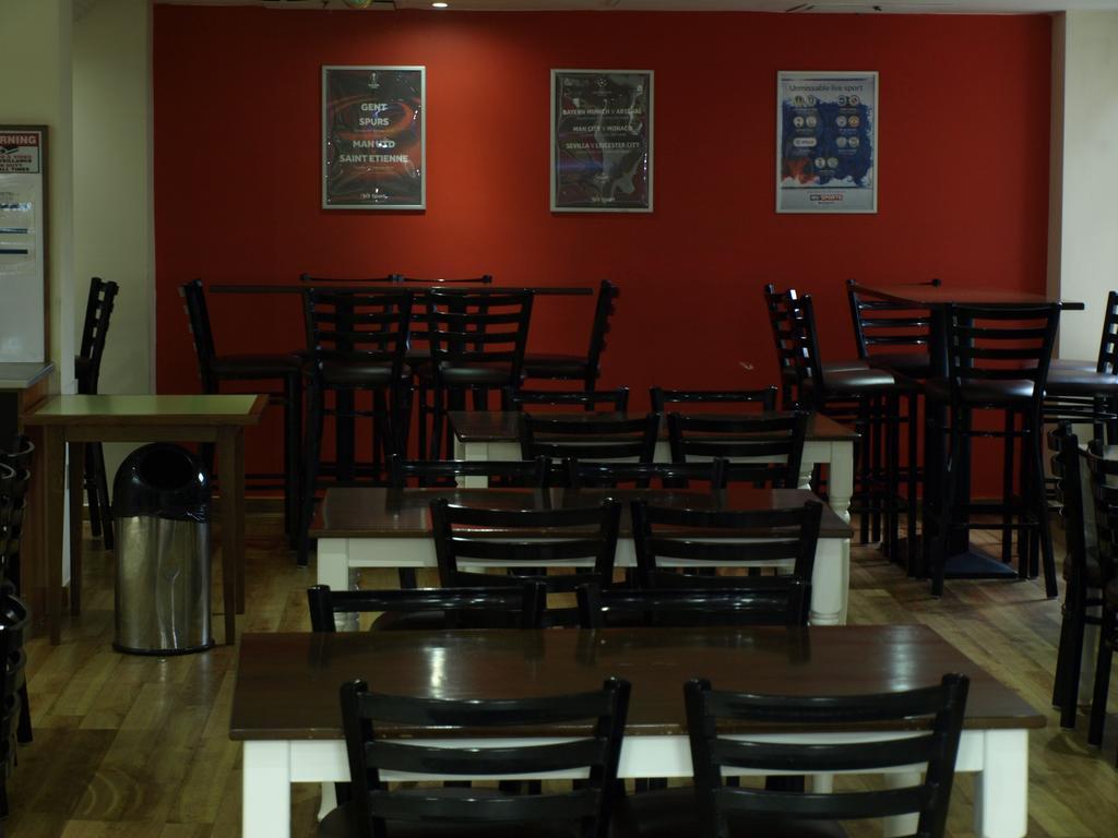 247Hotel.Com Oldham Bagian luar foto