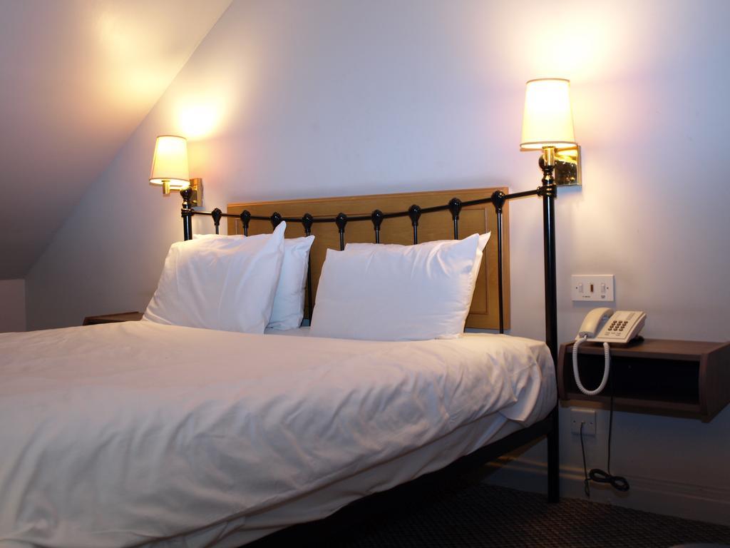 247Hotel.Com Oldham Bagian luar foto