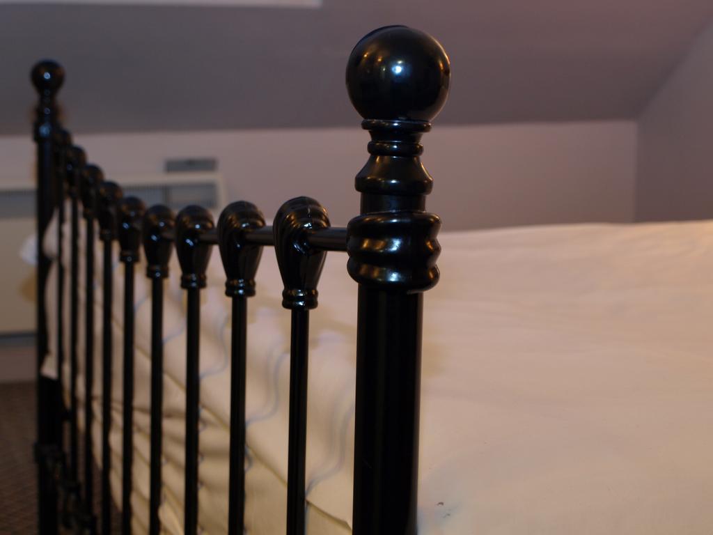 247Hotel.Com Oldham Bagian luar foto