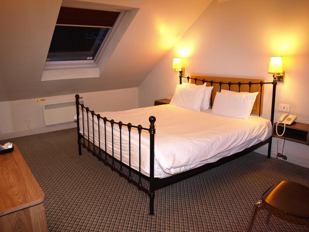 247Hotel.Com Oldham Bagian luar foto