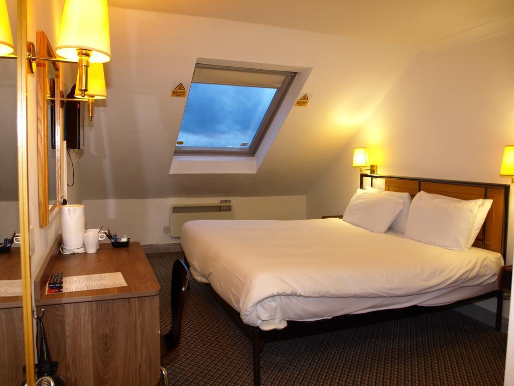 247Hotel.Com Oldham Bagian luar foto