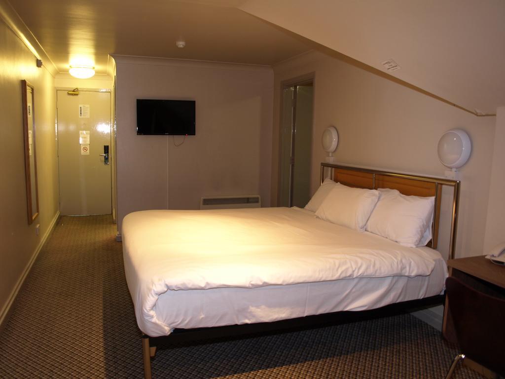 247Hotel.Com Oldham Bagian luar foto