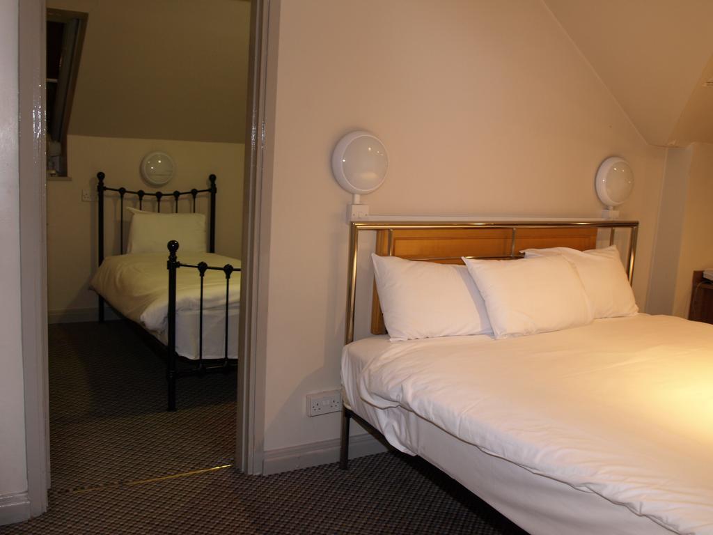 247Hotel.Com Oldham Bagian luar foto