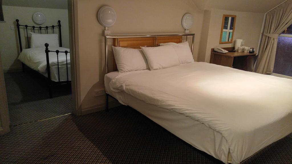 247Hotel.Com Oldham Bagian luar foto